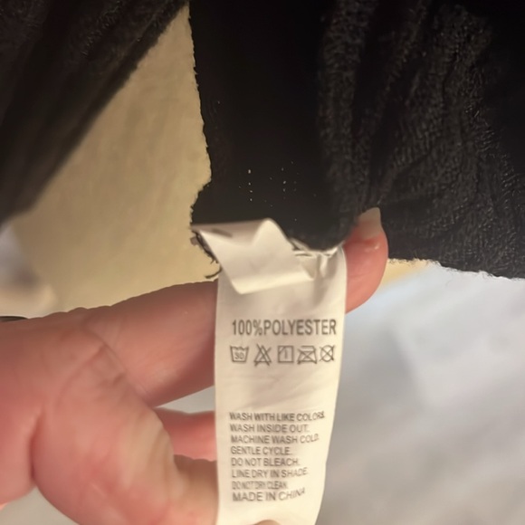 Women’s M black turtleneck with gold accent buttons on the wrist - Picture 7 of 9